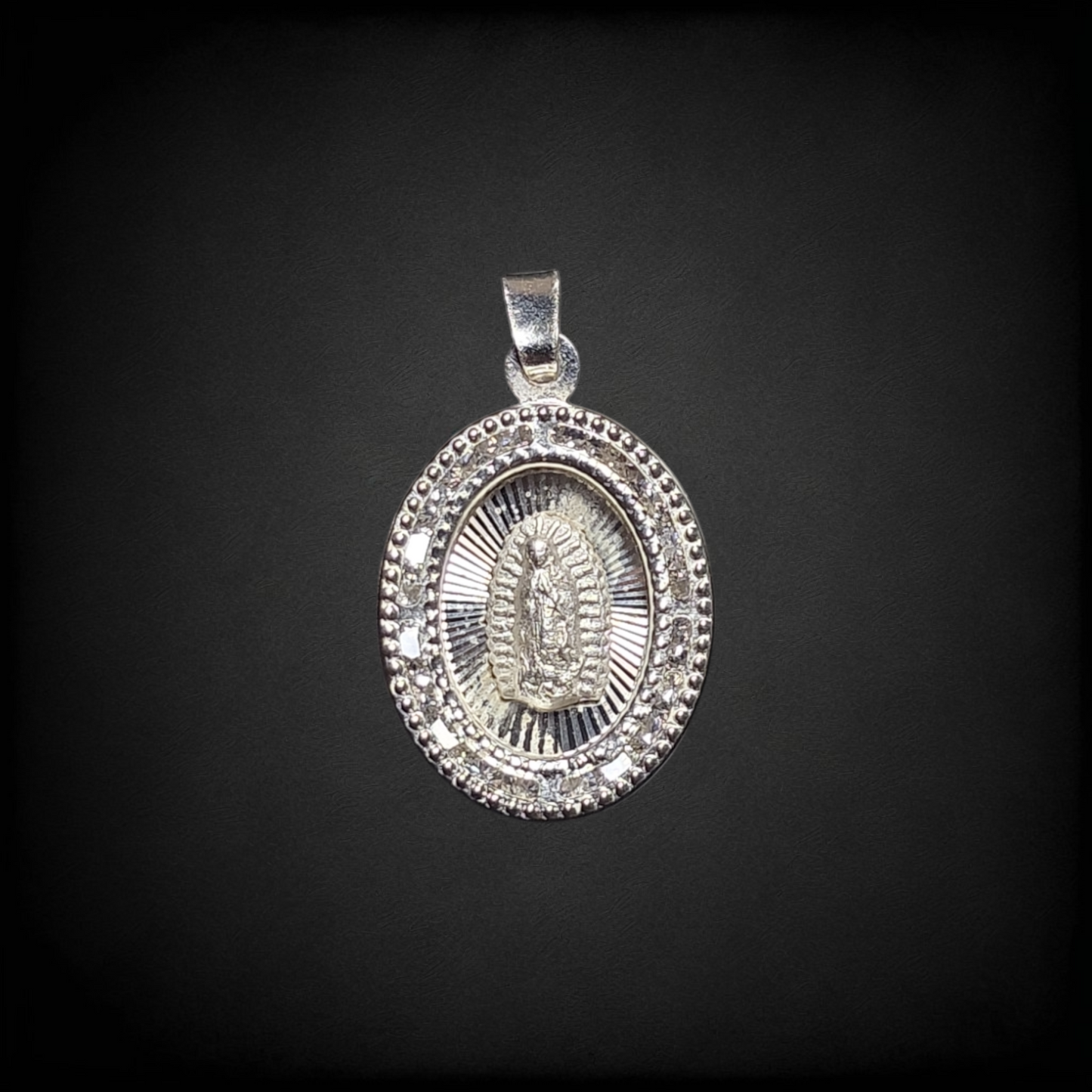 Dije Virgen de Guadalupe Plata .925 con Zirconias – Medalla Religiosa