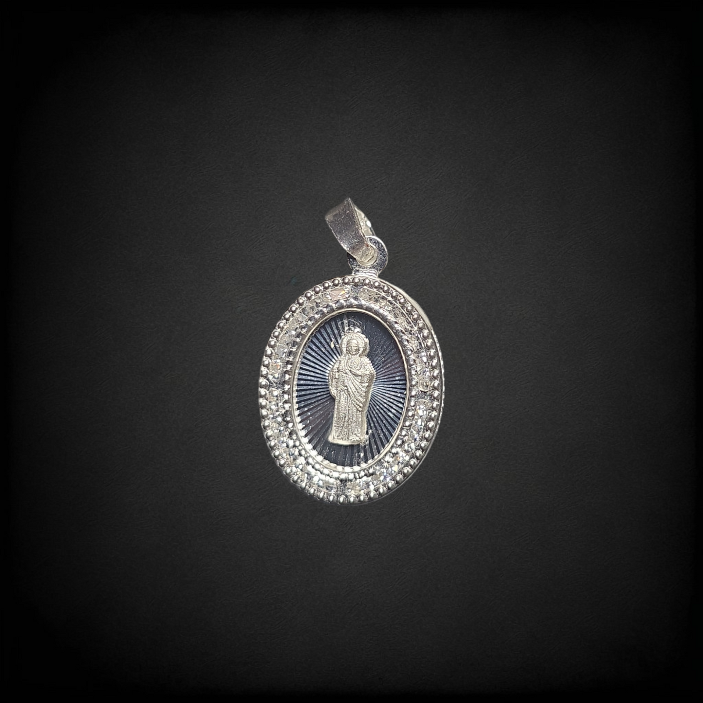 Dije Ovalado de San Judas Tadeo en Plata .925 con Zirconias