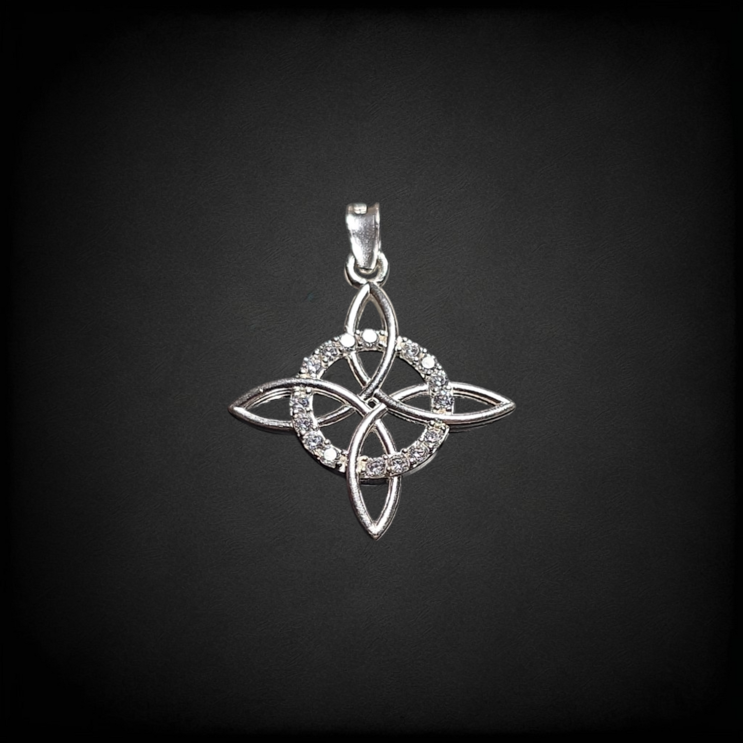 Dije de Plata .925 Nudo Celta con Zirconias – Colgante Infinito