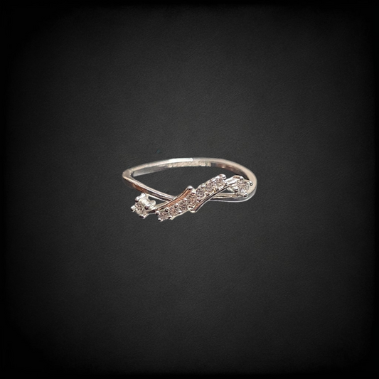 Anillo de Plata .925 con Zirconias Diseño Cruzado – Anillo Femenino