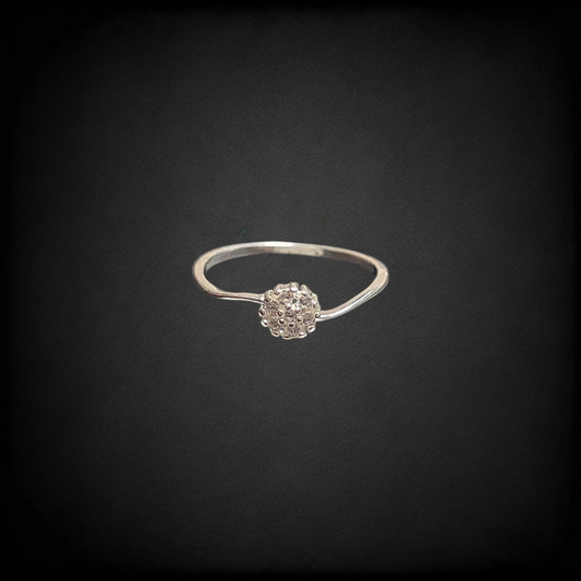 Anillo de Plata .925 con Zirconias en Diseño Esfera – Anillo Femenino